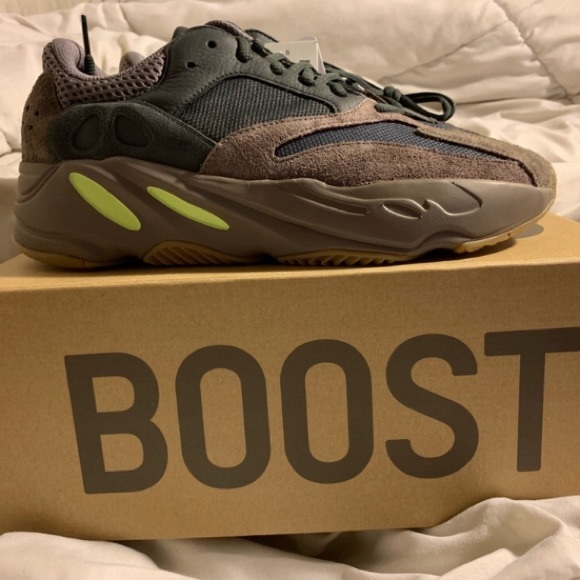 Yeezy Boost 700 Muave